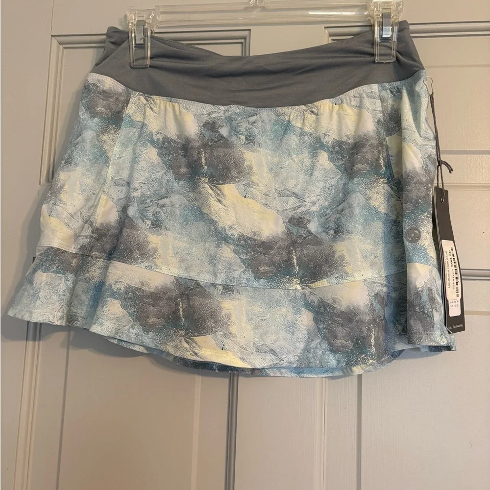 NWT Lija size large Blue Gray Abstract ruffle Athletic skort